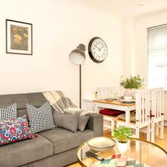 2 Bed Ground Floor Flat - Sleeps 6 & Free Parking