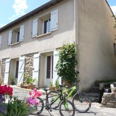 Villa hameau paisible Ardouane, à côté voie verte