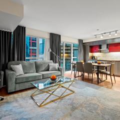 Classy 1-Bedroom & Den Condo in Heart of Downtown