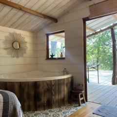 Cosy tinny house avec beignoire in the forest et toilette seche