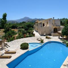 New Villa Myre 3, A Family-Friendly Retreat in Crete with Private Pool & 3 Apartments