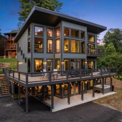 Sunscape Villa – Luxury Gatlinburg Cabin with Hot Tub, Game Room & Breathtaking City Views