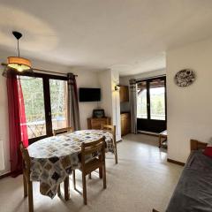 Résidence Le Grand Adret - Très belle vue sur le parc de la résidence et la montagne MAE-5643