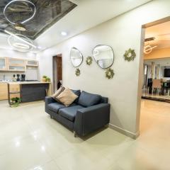 5 bedroom, with Arcade machine and foosball, 1 block from Lleras park P3