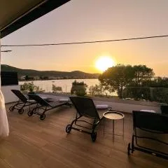 Beachfront house Miamore - 10 m from the sea