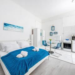 Margaret Ave 26 Stylish Studio AC Smart TV