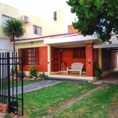 Cómoda y Espaciosa Casa Céntrica Frente al Lago San Roque - Carlos Paz