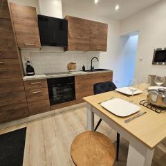 Maison de ville rénovée avec garage privatif à Épinal - FR-1-589-834