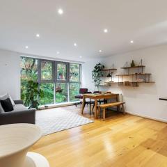 Central 2-bed 2-bath apartment in Old Street