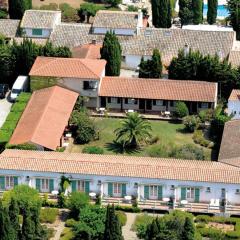 Hôtel et Appart'Hôtel Le Relais Du Val D'Orbieu