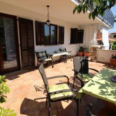 Lisa 2 near the beach