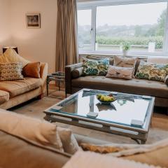 A Spacious Countryside Retreat for up to 16 Guests