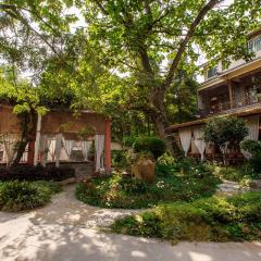 Dujiangyan Whispering Wind Hot Spring Resort Homestay(Near HSR Station)