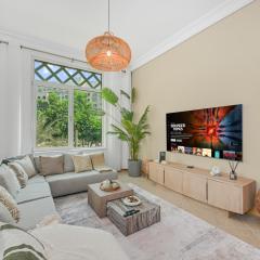 The Palm Jumeirah Shoreline Living l 3BR Elegant Resort Style Entire Home l Beach Access