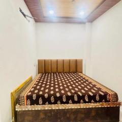 KASHI SAWARIYA pAYING GUEST HOUSE