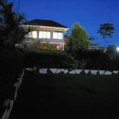 Alice Gardens & Campsite