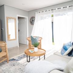 Cosy Private cottages 3 bedroom salt pool DSTV