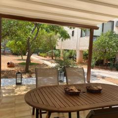 Glyfada Charm, Little home with private parking