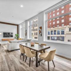 Luxe Flat with Heated Pool Sauna Rooftop Deck Gym