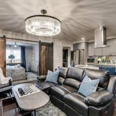 Modern Lux Dallas 1-br Apartment Patio & Hot Tub
