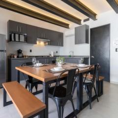 3Ph Amazing 2Bdrm 2bath private terrace fits 10