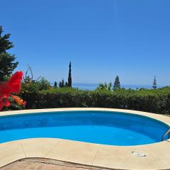 Sea view villa with pool, near beach in Calahonda, Marbella area