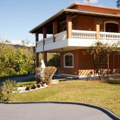 Casa de Fazenda Histórica, Mergulhada na Natureza, com Vista Panorâmica Deslumbrante e Grande Varanda a 2 km do Centro