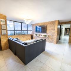 5 Bedroom - 1 Block from Lleras - P2