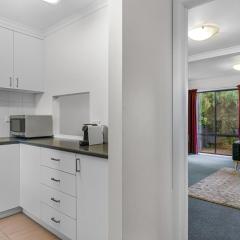 2-Bed Townhouse Retreat in Sandy Bay with Parking