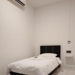 23 Inn Singlebed Share Bathroom No Window