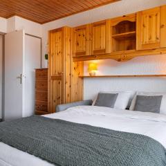 Cosy Apartment In Heart of Val Thorens, Ski In-Out with WiFi
