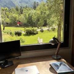 48m With Balcony And Mountain View!