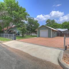 Charming Cottage-3 Mins to Downtown-Pet Friendly!