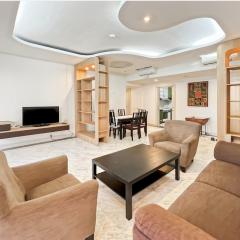 Large & Luxury Menteng Apt 3BR Pool, Gym Wi-Fi