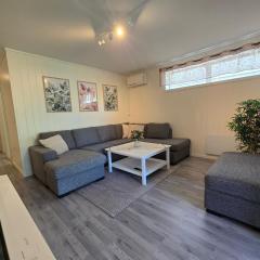 Barnevennlig leilighet nær båthavn og sentrum