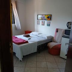 Quarto com banheiro casa da Mari