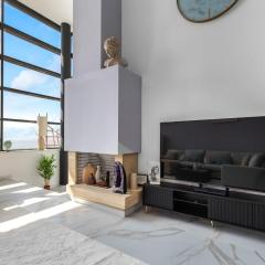 Penthouse Duplex with TOP Views!