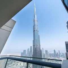 Elegant 4BR High-Rise Overlooking Burj Khalifa & Fountains
