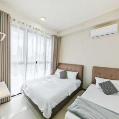 Stylish city center infinity pool unbeatable night view near to attractions, food, family friendly