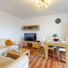 Flora Apartment 2 Bedrooms & Parking