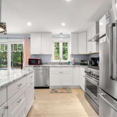 Charming Getaway with Hot Tub Dog Friendly