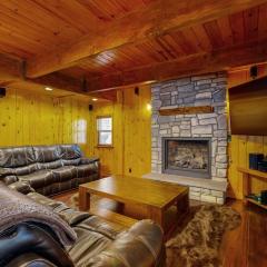 Primrose Cabin ~ Mountain Cabin w/ hot tub, deck, fireplace & washer/dryer