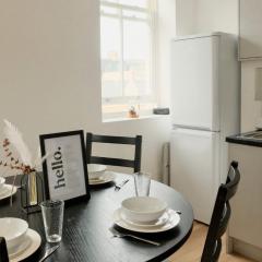 Amanah Properties - Stylish Retreat for Friends & Families Zone 1 Sleeps 5