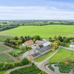 580 M2 Countryside Idyll With Activity Room