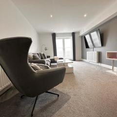 Silver Bay Apartment - Central, Private Parking