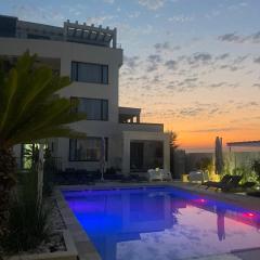 Suite Pool Golful Francez