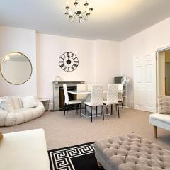 2000ft Huge, 3Bed 3Bath, AC, 5 mins to St James Park, Buckingham Palace