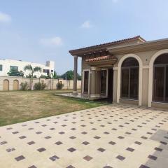 Lawn & Luxe 2 BR Stay with Grand Event Space