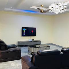 Sunlit Top Floor with Starlink Wi-Fi and Laundry Machine