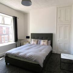 Huge Modern Room to Stay in Salford Samson Plab